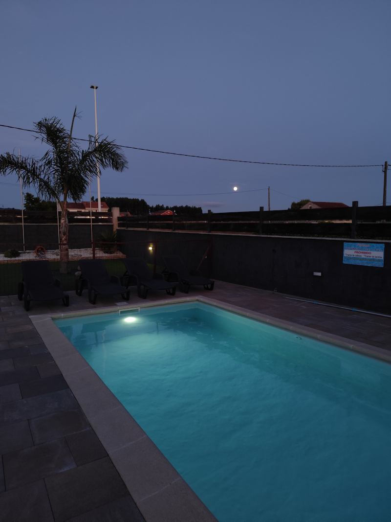 Piscina por la noche